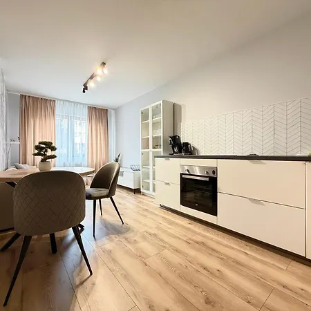Apartment Klodzka Homely By Bookinghost